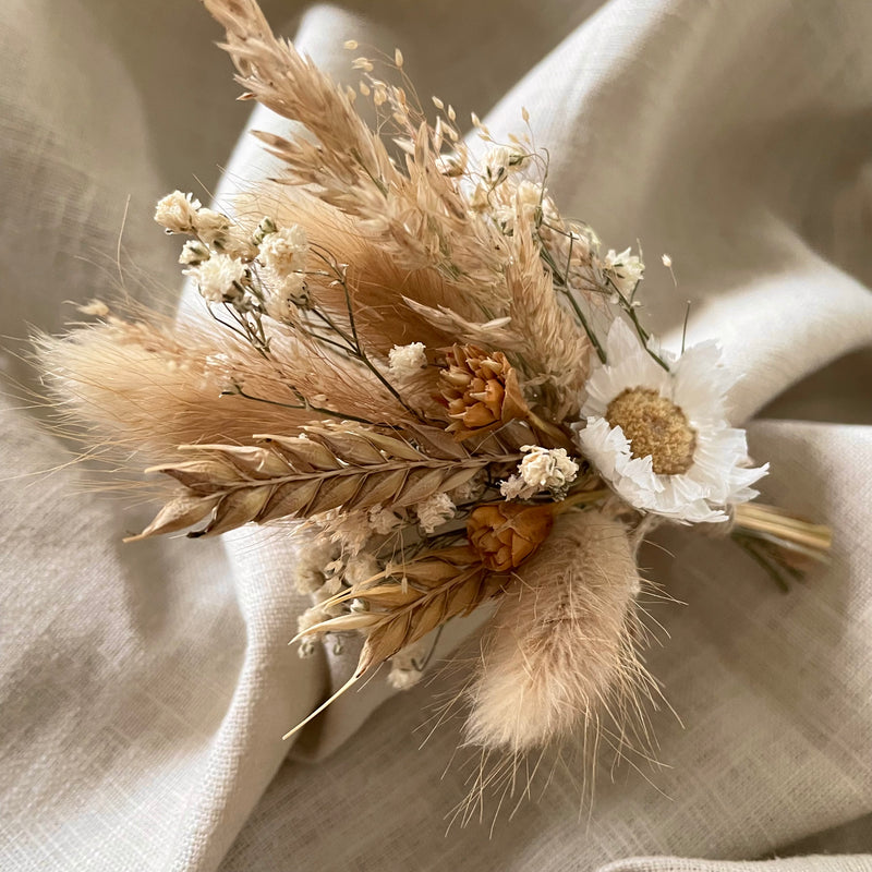 dried wheat and daisy buttonhole for wedding