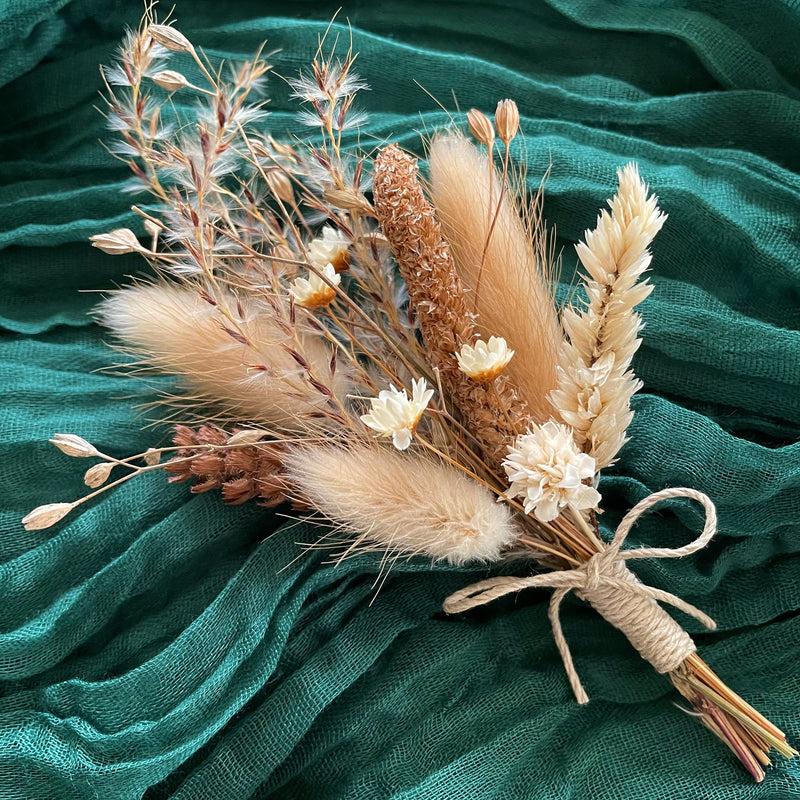 natural boho buttonhole for wedding