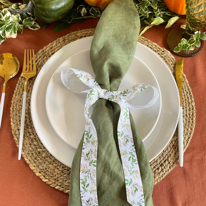 leaf pattern bows for tying around a napkin