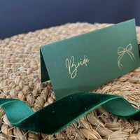 name table settings for christmas tablescapes