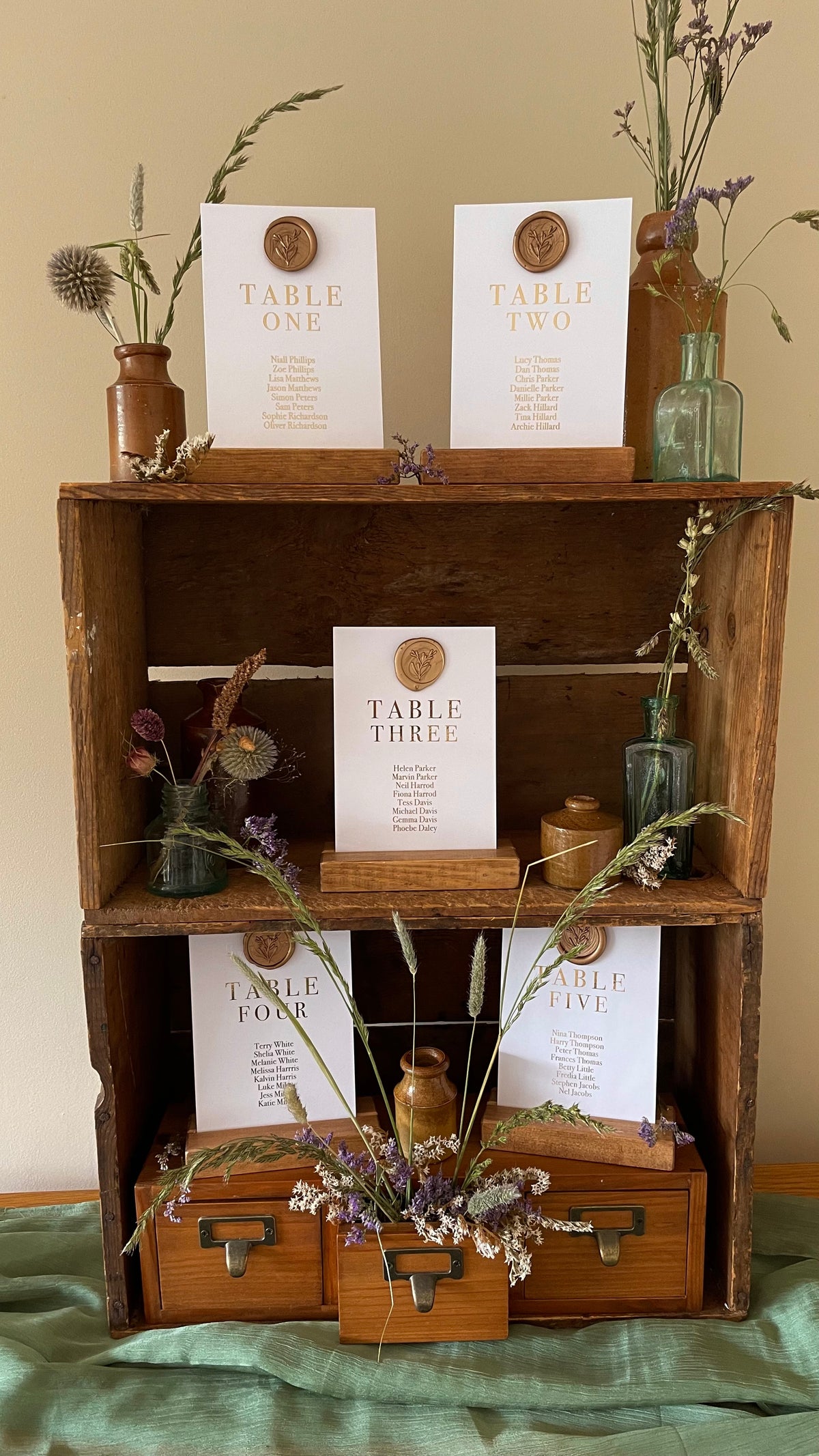 wedding seating plan display for rustic wedding style